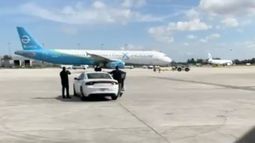sale desde miami octavo vuelo de deportacion de cubanos