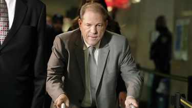 Se anticipa otro retraso en extradición de Weinstein a L.A.