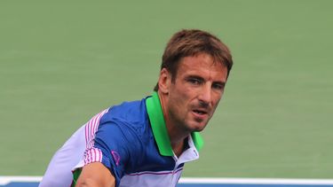 americateve | El espa&ntilde;ol Tommy Robredo durante su partido ante el estadounidense Jack Sock en el Masters de Cincinnati, el lunes 11 de agosto de 2014 en Mason, Ohio. (AP Foto/Tom Uhlman)