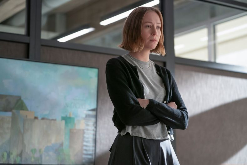 Esta imagen, difundida por HBO, muestra a Hannah Einbender en una escena de Hacks. (HBO via AP)