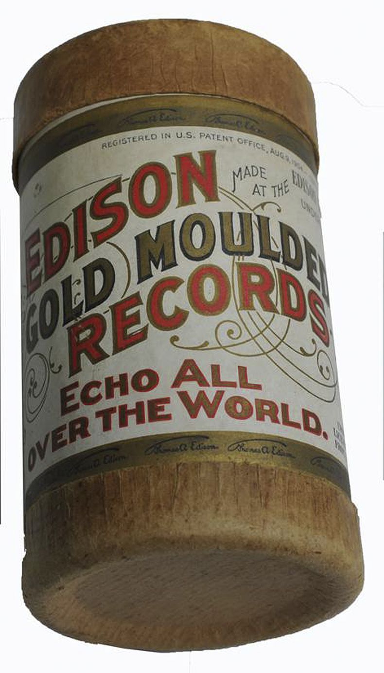 Foto de un cilindro cubierto de cera con una grabaci&oacute;n de 1893 de la canci&oacute;n &ldquo;Momma&rsquo;s Baby Black Boy&rdquo; del Unique Quartet. El cilindro de 120 a&ntilde;os, antecesor de los discos de vinilo, contiene la primera grabaci&oacute