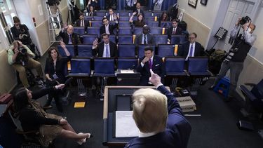 Trump firma decreto migratorio con varias excepciones