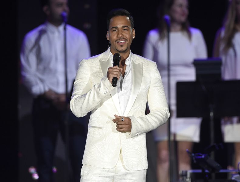 ESP-MUS_ROMEO_SANTOS-0.jpg