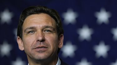 Ron DeSantis, gobernador de Florida y aspirante a la candidatura presidencial republicana, en un evento el 6 de agosto de 2023 en Cedar Rapids, Iowa. (Foto AP /Charlie Neibergall)