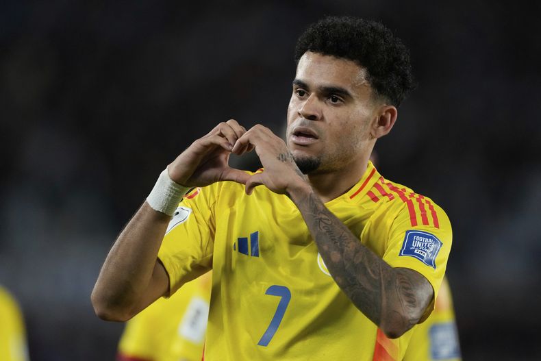 Luis Díaz celebra tras anotar un gol para Colombia ante Argentina en las eliminatorias del Mundial, el 10 de junio de 2025, en Buenos Aires. (AP Foto/Gustavo Garello)