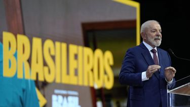 El presidente de Brasil Luiz Inácio Lula da Silva durante la presentación de los logros del gobierno federal durante los últimos dos años, el jueves 3 de abril de 2025, en Brasilia. (AP Foto/Eraldo Peres)