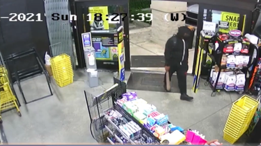 buscan a ladron que armado con un bate de beisbol robo dos veces en la misma tienda de miami