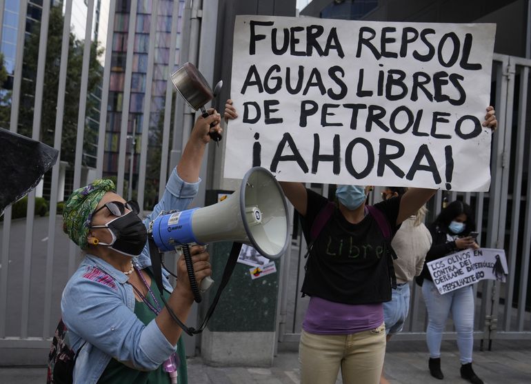 Juez prohíbe salir de Perú por 18 meses a ejecutivos Repsol
