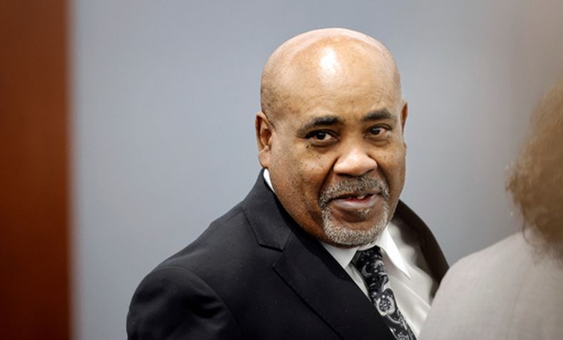 Duane Davis comparece ante el tribunal durante su juicio por asesinato, relacionado con la muerte del rapero Tupac Shakur ocurrida en 1996, en el Tribunal de Distrito del Condado de Clark, en el Centro Regional de Justicia de Las Vegas, el jueves 20 de agosto de 2026. (Steve Marcus/Pool Photo via AP)