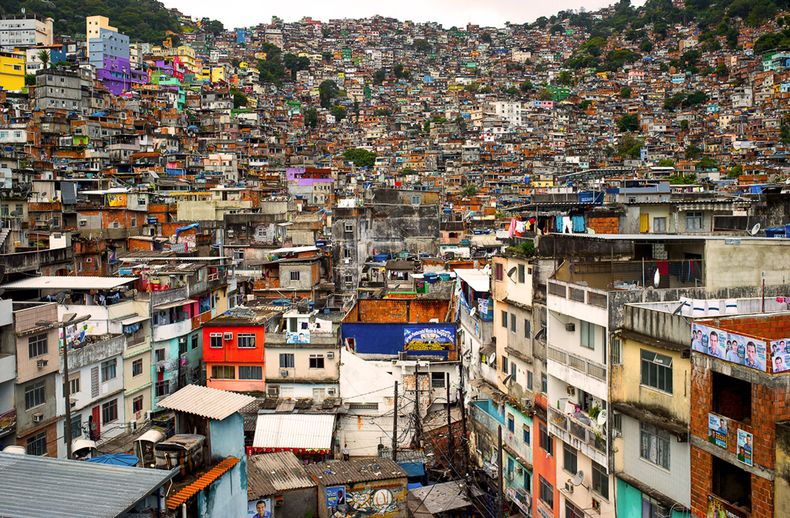 Se viven horas de tensión en Río de Janeiro tras la muerte de un joven en una favela que provocó graves disturbios.