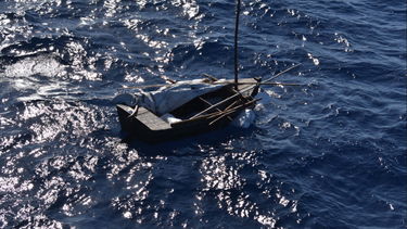 guardacostas de eeuu repatrian a tres balseros cubanos encontrados cerca de las bahamas