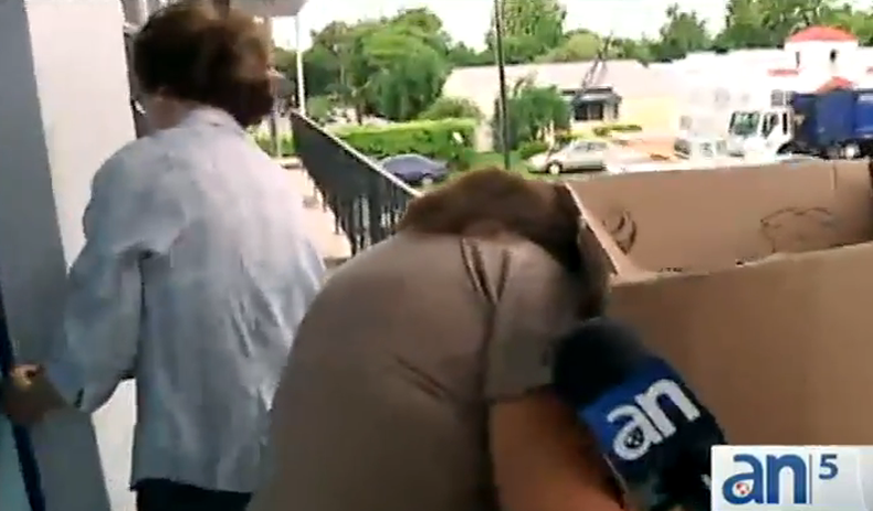 Así como eludió a las autoridades durante 7 días cuando huyo junto con su hijo, el ex novio de Tania González,  intentó  hacerlo con las cámaras de América Noticias.