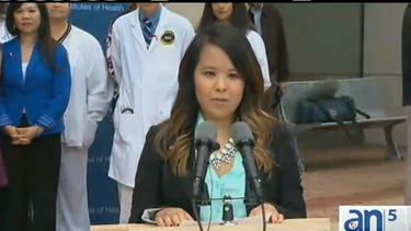 americateve | La enfermera Nina Pham que contrajo el virus del Ébola y esta totalmente curada le dieron de alta del hospital de Maryland donde recibía tratamiento médico.