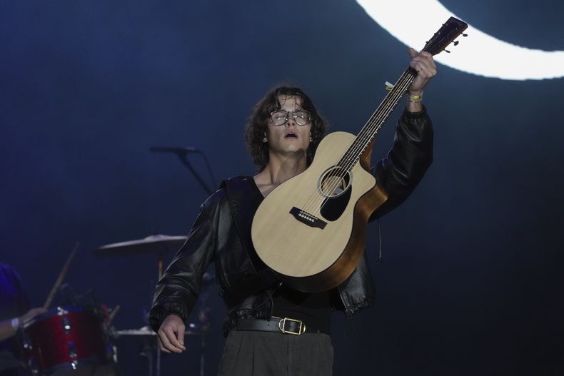 David Kushner durante su presentación en el festival Corona Capital en la Ciudad de México, el viernes 15 de noviembre de 2024. (Foto AP/Eduardo Verdugo)