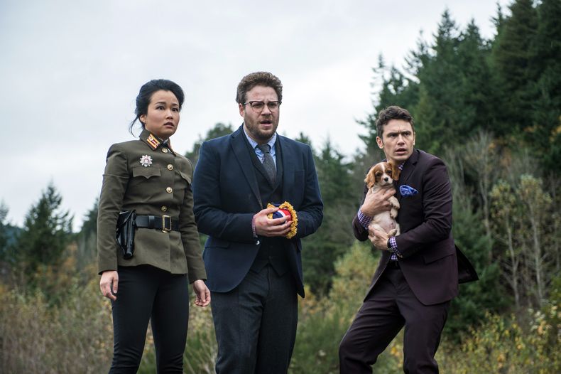 En esta imagen proporcionada por Columbia Pictures - Sony, los actores Diana Bang, Seth Rogen y James Franco, de izquierda a derecha, en una escena de la cinta de Columbia Pictures "The Interview". (AP Foto/Columbia Pictures - Sony, Ed Araquel)