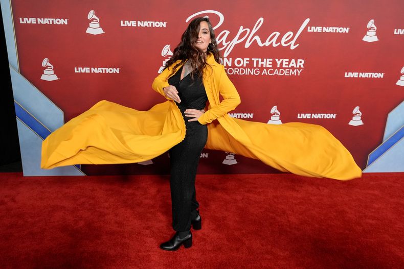 Silvia Pérez Cruz llega a la ceremonia en honor a la Persona del Año de la 26ª edición de los Latin Grammys, el miércoles 12 de noviembre de 2025, en Mandalay Bay en Las Vegas. (Foto AP/Chris Pizzello)