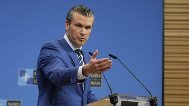 El secretario de Defensa de EEUU, Pete Hegseth, habla durante una conferencia de prensa en la sede de la OTAN en Bruselas, el 13 de febrero de 2025. (AP Foto/Virginia Mayo, Archivo)