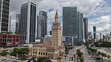 Vista del terreno propuesto para la biblioteca del presidente Donald Trump, adyacente a la histórica Torre Libertad, en el centro de Miami, el 8 de agosto de 2025. (AP Foto/Daniel Kozin)