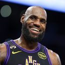 ARCHIVO - LeBron James durante el partido de sus Lakers de Los Ángeles contra los Suns de Phoenix, el viernes 10 de abril de 2026, en Los Ángeles. (AP Foto/Jessie Alcheh)