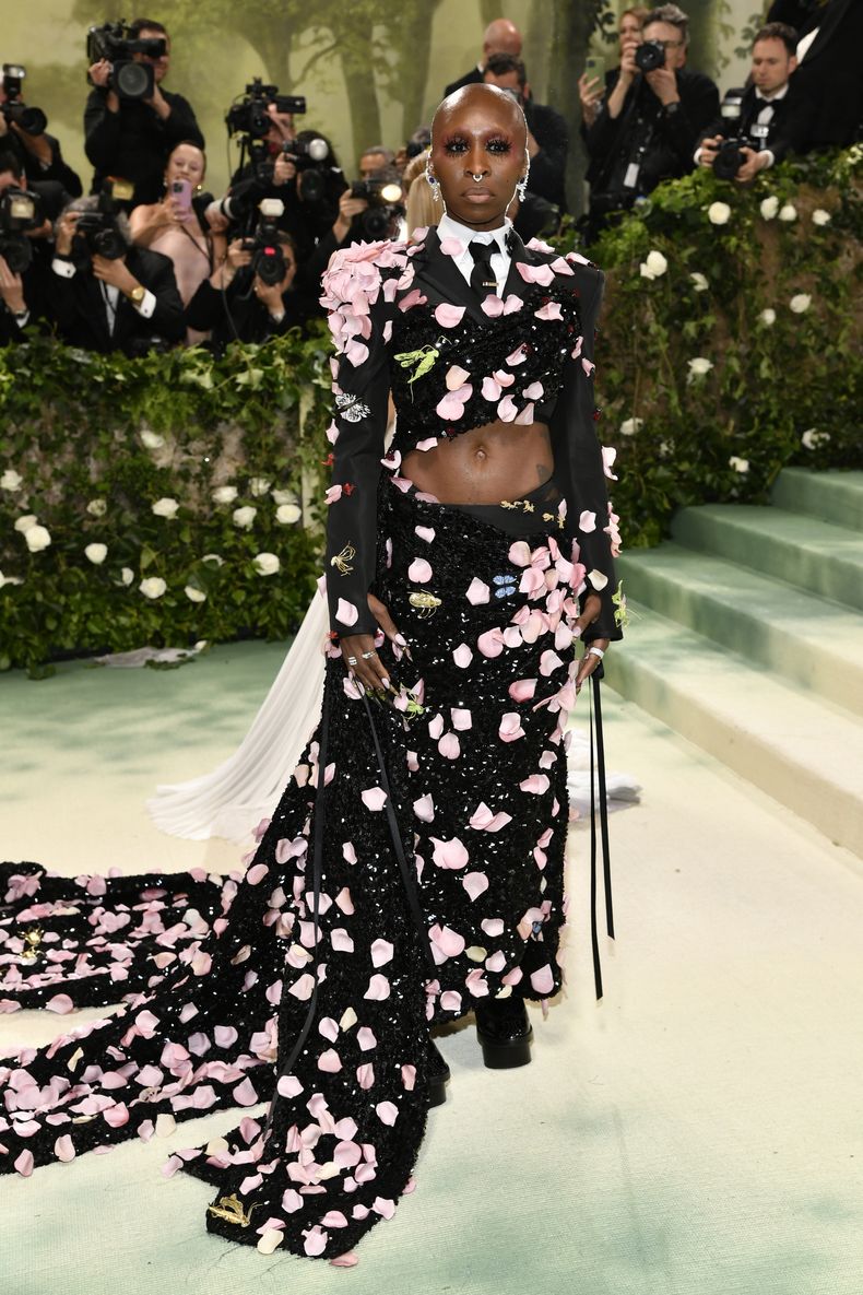 Cynthia Erivo llega a la gala benéfica del Instituto del Vestido del Museo Metropolitano de Arte para celebrar la inauguración de la exposición Sleeping Beauties: Reawakening Fashion el lunes 6 de mayo de 2024, en Nueva York. (Foto Evan Agostini/Invision/AP)
