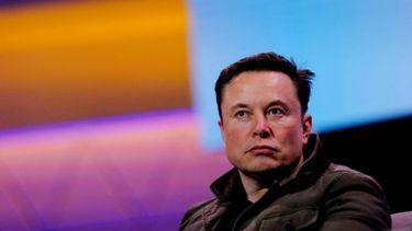 musk tacha de hipocrita la decision de eeuu de suministrar bombas de racimo a ucrania