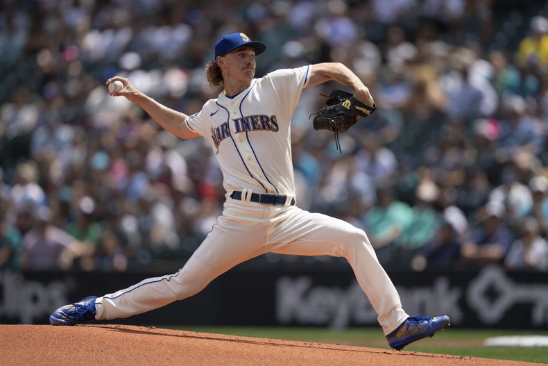 El abridor de los Marineros de Seattle Bryce Miller lanza en la primera entrada del encuentro ante los Tigres de Detroit el domingo 16 de julio del 2023. (AP Foto/Stephen Brashear)