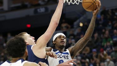 Vanderbilt anota 18 puntos y Wolves derrotan a Nuggets