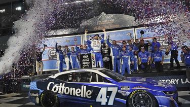 Stenhouse Jr. gana las Daytona 500 más largas de la historia