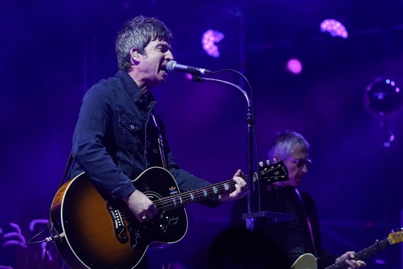 Noel Gallaghe de Noel Gallaghers High Flying Birds durante su concierto en el festival Corona Capital en la Ciudad de México, el domingo 19 de noviembre de 2023. (Foto AP/Aurea Del Rosario)