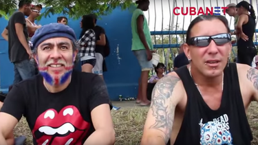 seguidores de los rolling stones trasnochan en espera del concierto