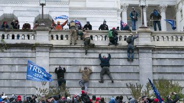Panel del 6 de enero cita a Oath Keepers y Proud Boys