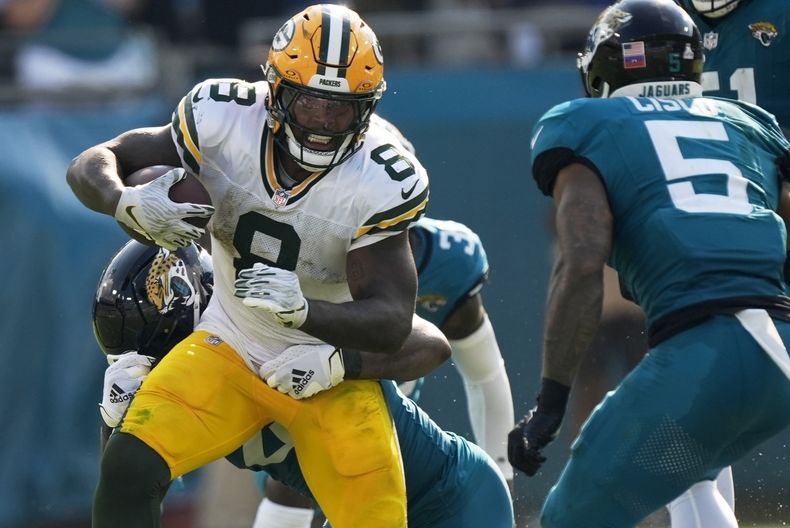 Josh Jacobs, de los Packers de Green Bay corre durante la segunda mitad del juego de NFL ante los Jaguars de Jacksonville, el domingo 27 de octubre de 2024, en Jacksonville, Florida. (AP Foto/John Bazemore)