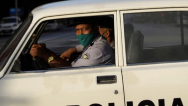 fuerte operativo policial alrededor del hospital calixto garcia