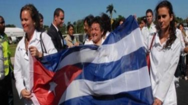 americateve | El régimen tuvo que hacerse cargo de los gastos de alojamiento y comida de algunos galenos de la misión contra el ébola durante las primeras semanas.