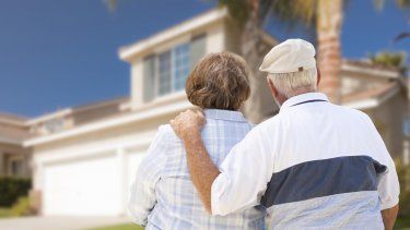 miles de adultos mayores que se acogieron a hipotecas reverse ahora enfrentan el riesgo de perder sus hogares