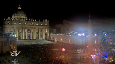 el papa francisco celebra la misa de gallo