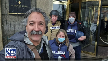 un camarografo y una productora de fox news murieron en un ataque en las afueras de kiev mientras cubrian la invasion rusa