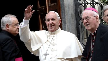 papa francisco bendecira holguin desde la loma de la cruz