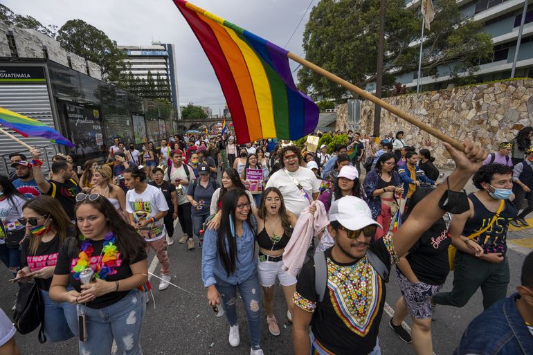 Guatemala: Cientos participan Desfile de Diversidad Sexual