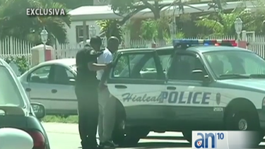 vecinos de hialeah atrapan a un ladron con las manos en la masa