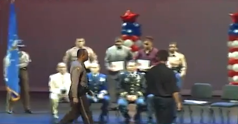 La ceremonia se llevó a cabo con motivo del día de los caídos o Memorial Day.