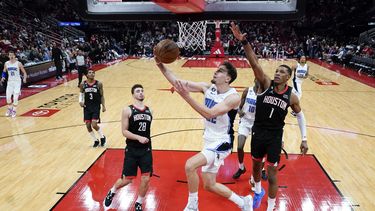 Magic se recupera de un déficit de 15 para vencer a Rockets