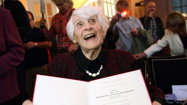 Judía de 102 años recibe su doctorado en Alemania