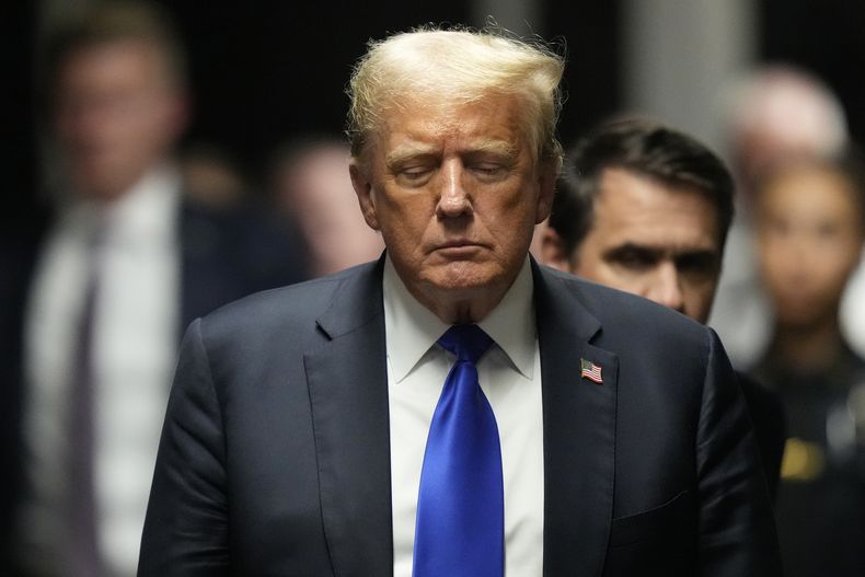 El expresidente Donald Trump afuera del tribunal donde estaba siendo enjuiciado en la ciudad de Nueva York, el 30 de mayo del 2024. (Foto AP/Seth Wenig, Pool)