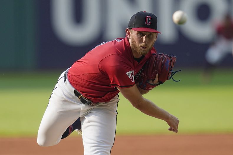 Tanner Bibee, de los Guardianes de Cleveland, hace un lanzamiento en el juego del miércoles 19 de junio de 2024, ante los Marineros de Seattle (AP foto/Sue Ogrocki)