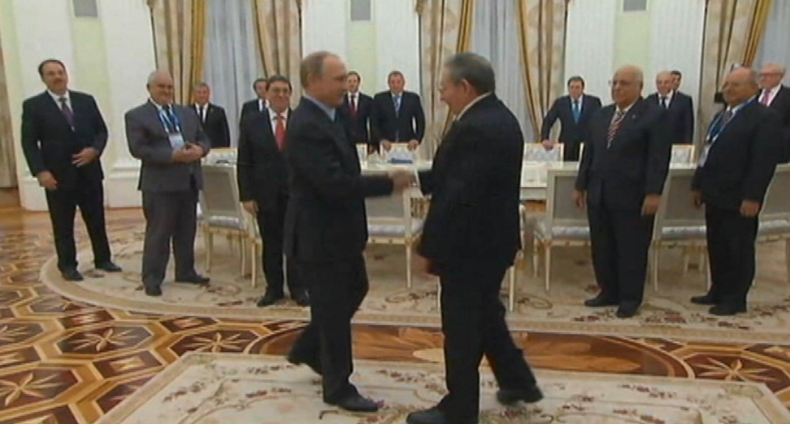 RAUL Y PUTIN -- NAPOLES.png