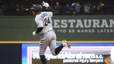 Con grand slam de García, Marlins se imponen a Cerveceros