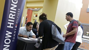 Fuertes contrataciones en empresas de EEUU, según sondeo