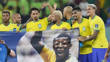 Pelé felicita a Neymar por empatarle marca de goleo