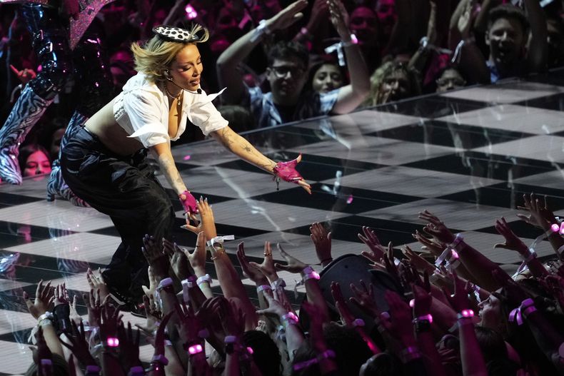 Doja Cat interpreta Jealous Type durante los MTV Video Music Awards el domingo 7 de septiembre de 2025 en el UBS Arena en Elmont, Nueva York. (Foto Charles Sykes/Invision/AP)